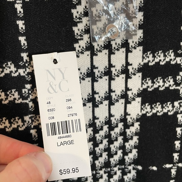 New York & Company Black &White Window Pane Open Bell Sleeve Sweater Size Large - Picture 11 of 11